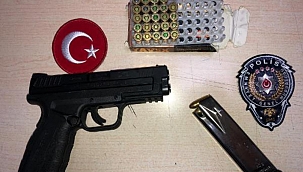 Polis ekipleri, sokağa çıkma kısıtlaması kontrolünde ruhsatsız tabanca buldu