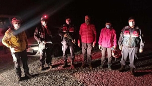 Yürüyüşe çıktıkları dağlık alanda kaybolan ikiliyi, jandarma kurtardı
