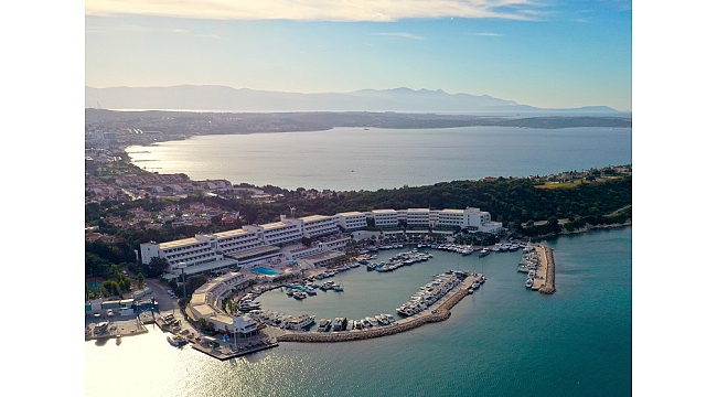 Altın Yunus Çeşme Resort & Termal Otel  kapılarını açıyor!