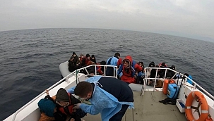 Ayvalık'ta Türk kara sularına itilen 44 mülteci kurtarıldı