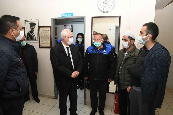 Başkan Selvitopu, saldırıya uğrayan zabıta memurlarını ziyaret etti.