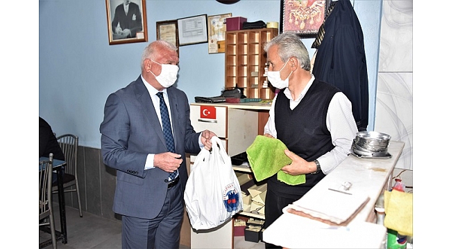 Çay ve şeker başkandan