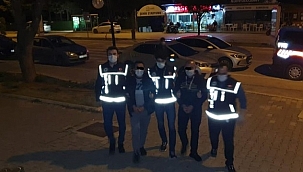 Çeşme'de uyuşturucu operasyonunda yakalanan 2 kişi tutuklandı