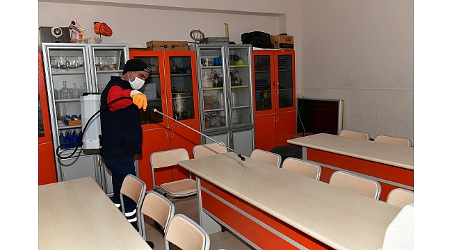 Çiğli’de “Yüz Yüze Eğitim İçin” Dezenfekte Çalışmaları Sürüyor