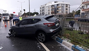 İzmir'de dolu yağışı yolları kayganlaştırdı, kazalar ardı ardına geldi