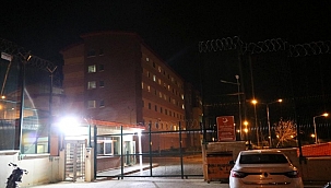 İzmir'de göçmen geri gönderme merkezinde çıkan yangın kısa sürede söndürüldü