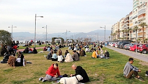 İzmir'de 'kırmızı alarm' uyarısına rağmen ürküten yoğunluk