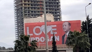 İzmir' de 'Love Erdoğan' afişi