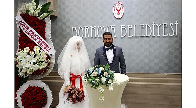 İzmir depreminin sembol isimlerinden 'Buse' dünyaevine girdi