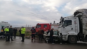 Manisa'da otomobil ile kamyon çarpıştı: 4 ölü