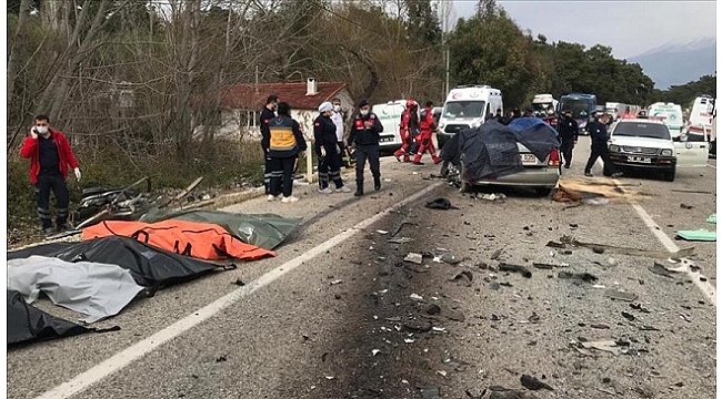 Muğla'da tırla otomobil çarpıştı: 5 ölü