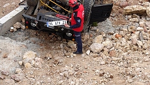 Şarampole uçan arazi taşıtından son anda atladı