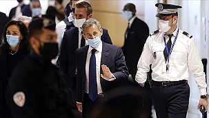 Sarkozy 3 yıl hapis cezasına çarptırıldı