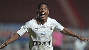 16 yaşında Libertadores tarihine geçti