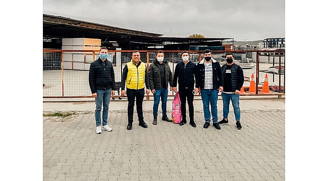 AK  Gençler Sokak Hayvanlarını Yalnız Bırakmadı