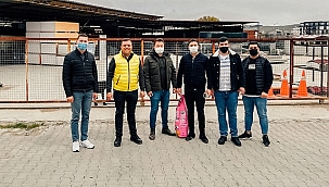 AK Gençler Sokak Hayvanlarını Yalnız Bırakmadı