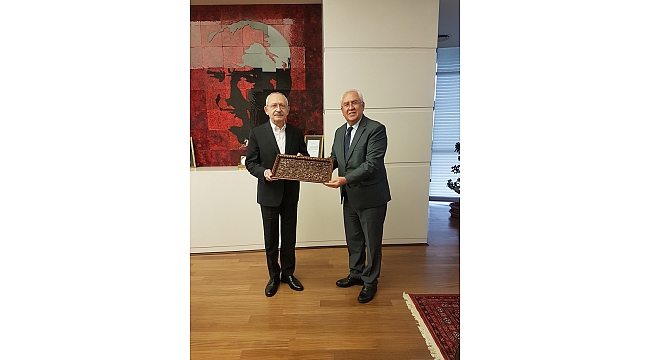 Başkan Selvitopu CHP Genel Başkanı Kılıçdaroğlu'nu ziyaret etti.