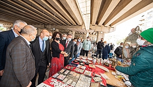 Başkan Soyer ikinci el pazarı esnafını ziyaret etti