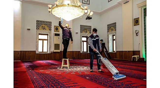 Buca’nın camilerinde ramazan temizliği