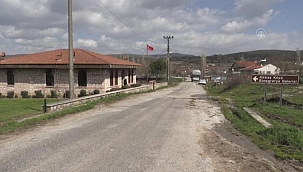 Eski köy okulu konuklarını geçmişe götürüyor