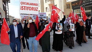 Evlat eylemine katılan aileler: Çocuklarımızın kaçırılmasında HDP sorumlu