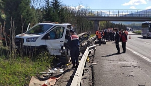 Kamyonet bariyerlere çarptı: 1 ölü, 1 yaralı