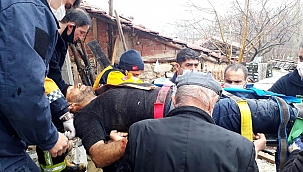 Kütahya'da inşaat halindeki binanın çöken merdiveninin altında kalan işçi yaralandı