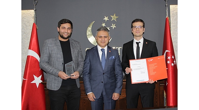 Saadet Gençliğinde bayrak değişimi