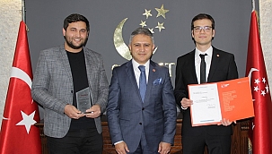 Saadet Gençliğinde bayrak değişimi