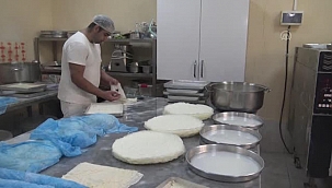 Sandıklı'da soğuk baklava iftar sofralarını tatlandırıyor