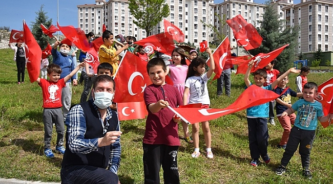 Sındırgı sokaklarında bayram sevinci