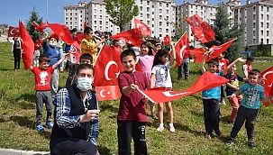 Sındırgı sokaklarında bayram sevinci