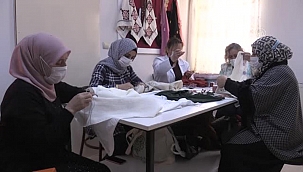 Yangında çeyizlerini kaybeden gençlerin yüzünü Halk Eğitim kursiyerleri güldürdü