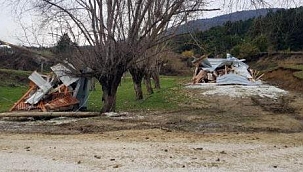 Yedigöller yolundaki 3 kaçak işletme yıkıldı