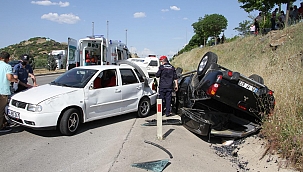 3 aracın karıştığı trafik kazasında 1'i çocuk 3 kişi yaralandı