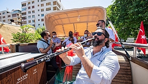 4 günlük 19 Mayıs coşkusuna İzmirli müzisyenler de katıldı