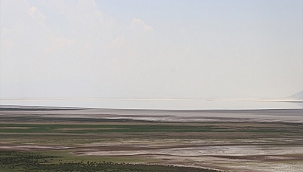 Acıgöl'de sular çekilmeye devam ediyor