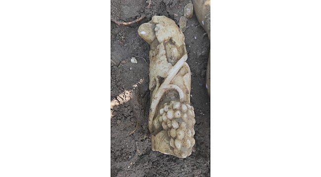 Altyapı kazısı sırasında heykel bulundu