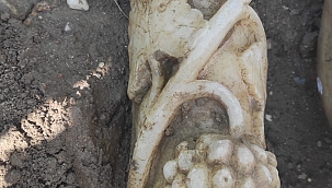 Altyapı kazısı sırasında heykel bulundu
