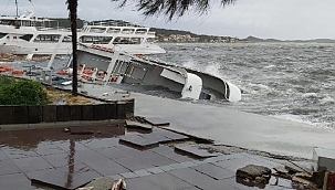 Ayvalık'ta etkili olan fırtınada 20 tekne battı