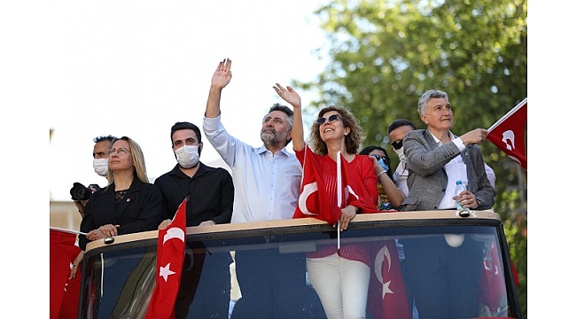 Bayraklı'da 19 Mayıs Coşkusu Mahallelerde Yaşandı
