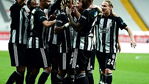 Beşiktaş'ta şampiyonluk şarkıları söylenmeye başlandı