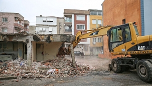 Buca Belediyesi’nden metruk binalara müdahale