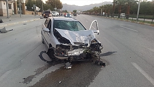 Denizli'de otomobil ile motosiklet çarpıştı: 1 ölü, 1 yaralı