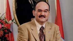 Dr. Burhan Özfatura hayatını kaleme aldı.