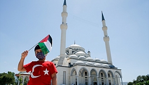 Filistinli şehitler için gıyabi cenaze namazı kılındı