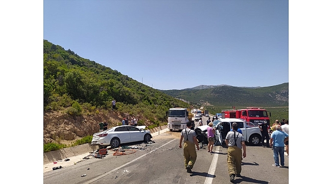 İzmir'de trafik kazası 1 ölü 3 yaralı