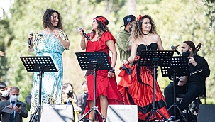 İzmir sanatçılarıyla el ele