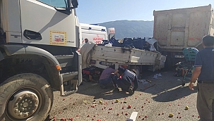 Kamyonet hafriyat kamyonuna çarptı: 1 ölü, 1 yaralı