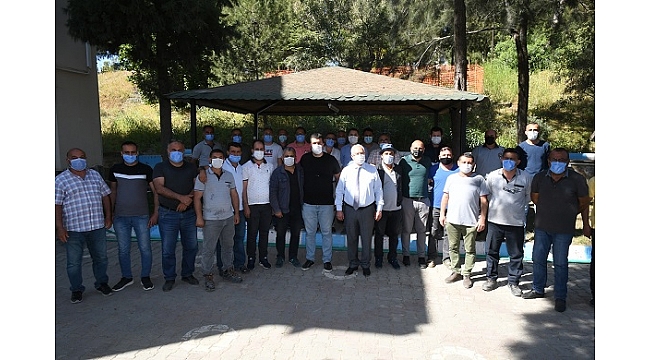 Karabağlar’da sahada bayramlaşma